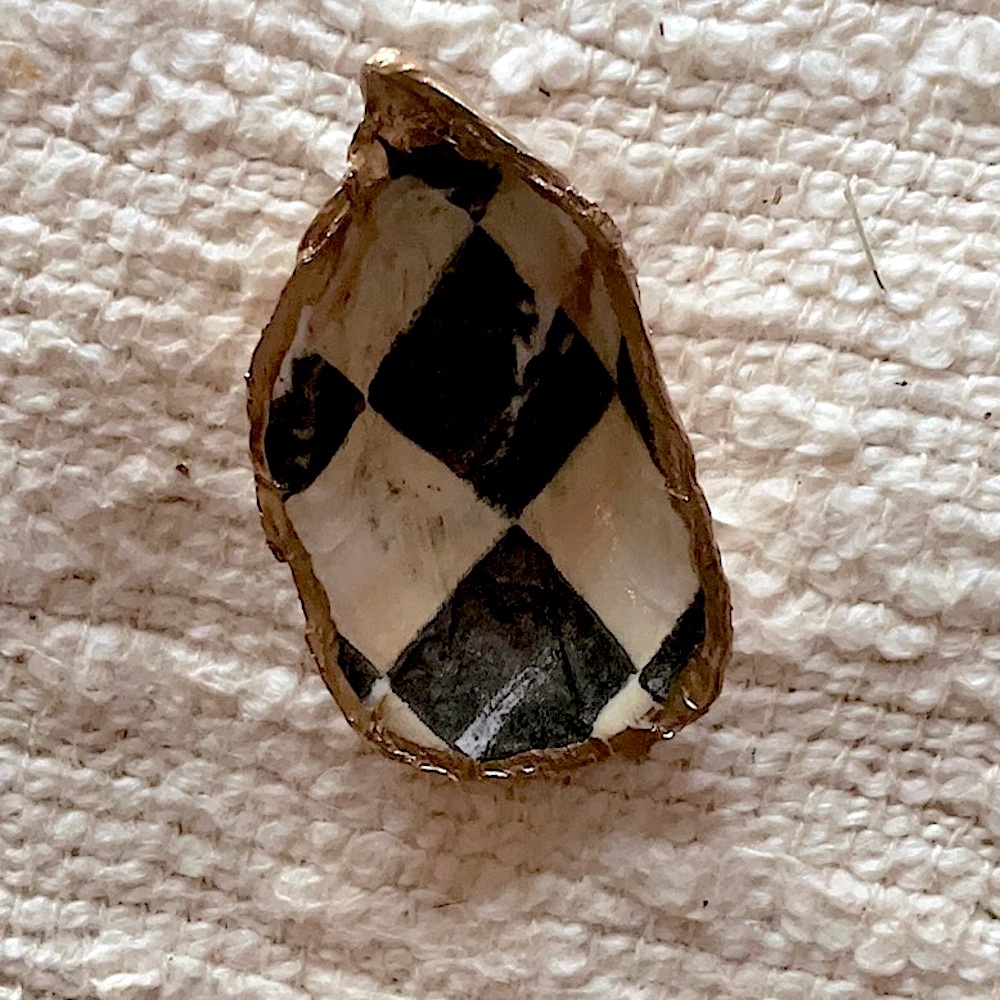 Beautiful Decoupaged Oyster
Shell "Courtley Check
MacKenzie Childs" Inspired